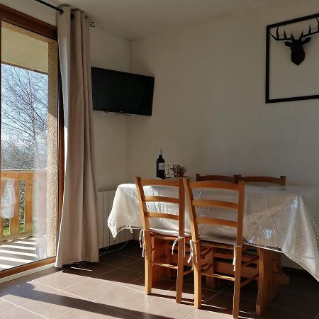 Appartement 2 Chambres Au Calme Лез Англ Екстериор снимка