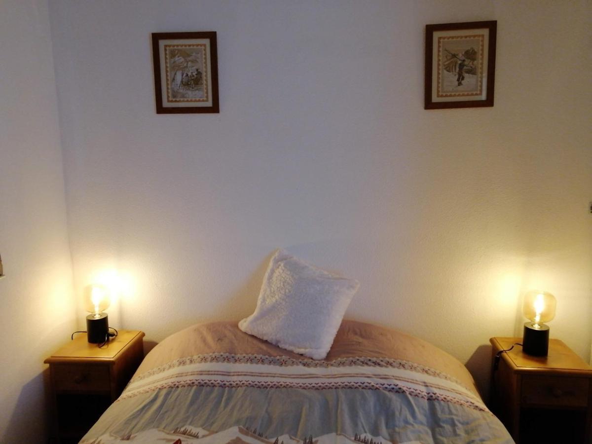Appartement 2 Chambres Au Calme Лез Англ Екстериор снимка