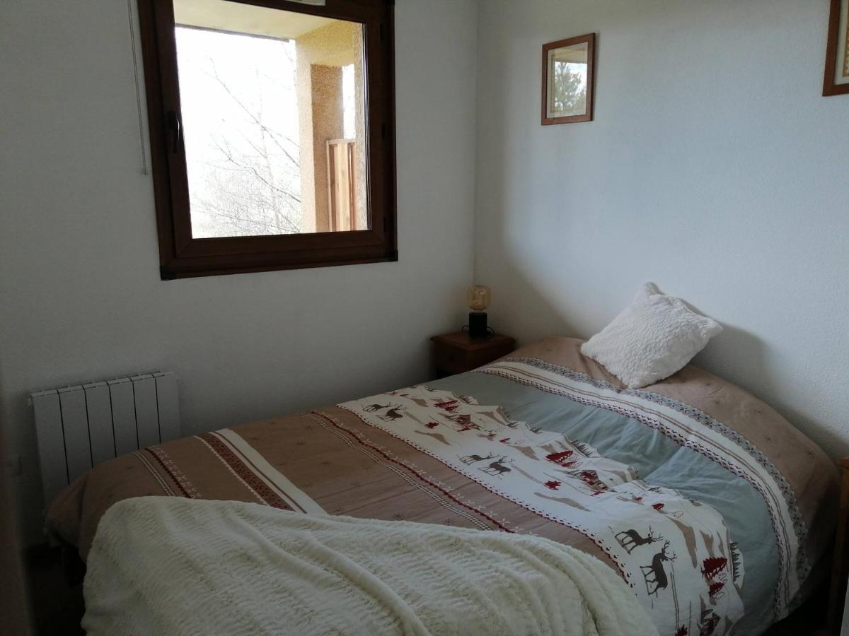 Appartement 2 Chambres Au Calme Лез Англ Екстериор снимка